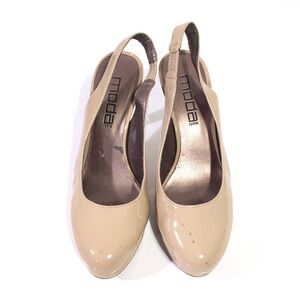 Moda Spana Tan Patent Leather Slingback Heels